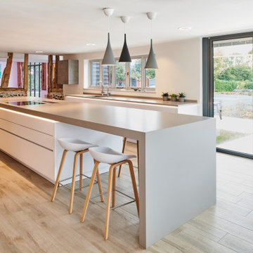 Open plan contemporary kitchen for a Grade 11 barn conversion - Hertfordshire