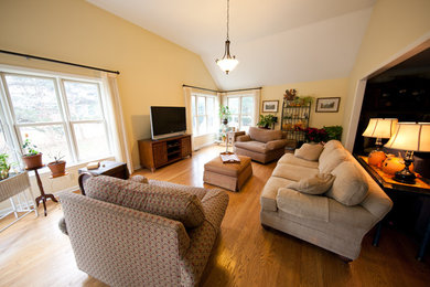 Example of a classic family room design in Kansas City