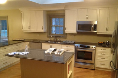 Inspiration for a timeless kitchen remodel in Toronto