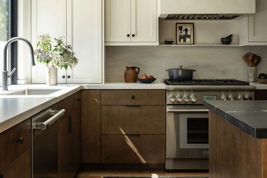 Example of a minimalist home design design in San Diego