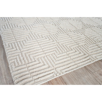 Manzoni Handmade Hand Loomed Viscose and Cotton Ivory Area Rug, 5'x8'