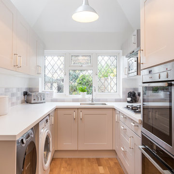 Compact Solent Kitchen in Kashmir