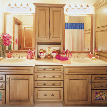 StarMark Cabinetry Bathroom in Maple finished in Oregano