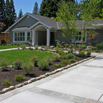 Alamo Traditional Modern Front Yard with Flagstone Pathways