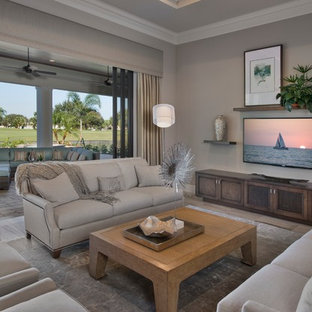 Foto de salón para visitas abierto, mediterráneo, de tamaño medio, sin chimenea, con paredes beige, televisor colgado en la pared y suelo multicolor