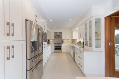 Trendy kitchen photo in Vancouver