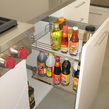 Spice Condiment Pulll-Out Storge