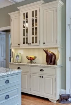 Repurpose old cabinets into kitchen hutch??