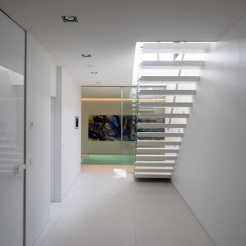 G House: lakeside villa and guest accommodation
