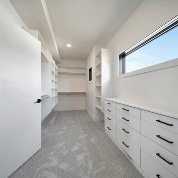 Bennington 1.5 Story full of FUN Accents!