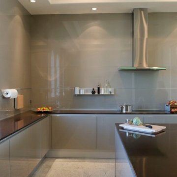 The Woodlands-Carlton Woods transitional kitchen