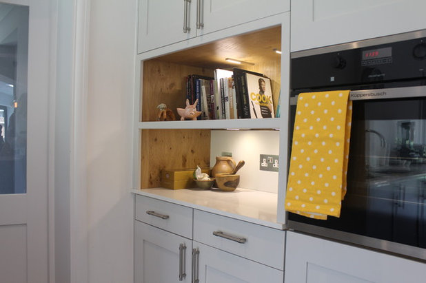 Contemporary Kitchen by Studio 3 kitchens