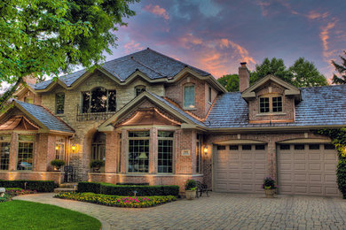 Elegant exterior home photo in Chicago