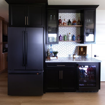 Designing a Lakefront Cottage Kitchen and Bar Built for Making Memories
