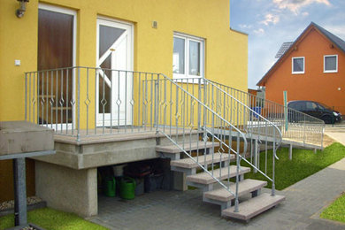 Unsere geschlossene Außentreppe "Trapez" erhalten Sie als Hauseingangstreppe ode