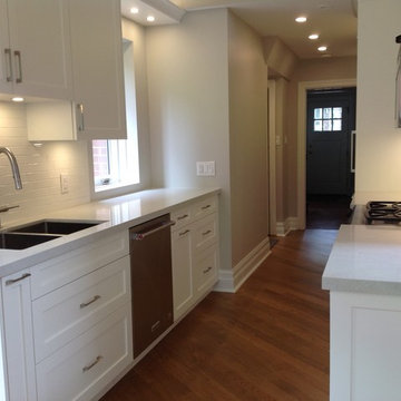 Leaside Kitchen & Powder Room