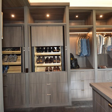 Davis Island Gentleman's Dressing Room