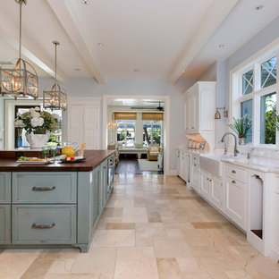 Geschlossene Küchen mit Travertin Ideen, Design & Bilder - August 2020