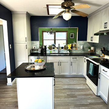 Showplace EVO Sutherland Kitchen in Simpli Gray