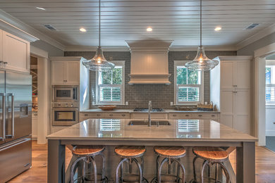 Inspiration for a timeless kitchen remodel in Atlanta