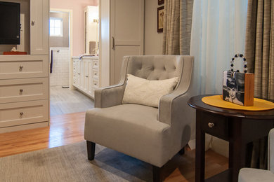 Bedroom - transitional master bedroom idea in Los Angeles