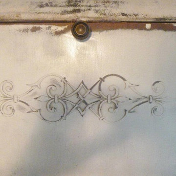 DISTRESSED/RUSTIC FURNITURE