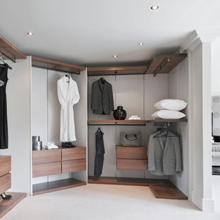 Photo of a modern dressing room in Berkshire.