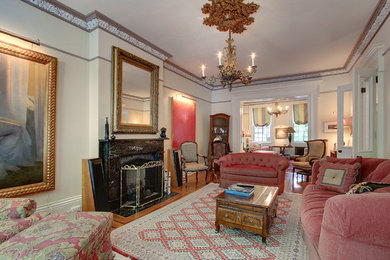 Inspiration for a timeless living room remodel in New York