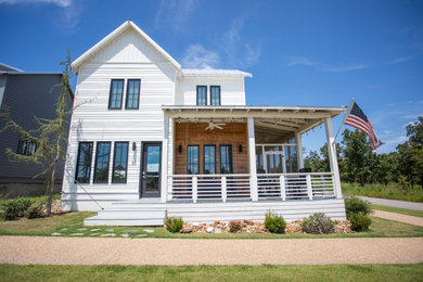 Inspiration for a farmhouse exterior home remodel in Oklahoma City