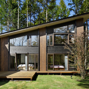 他の地域のコンテンポラリースタイルのおしゃれな横庭のデッキ (張り出し屋根) の写真