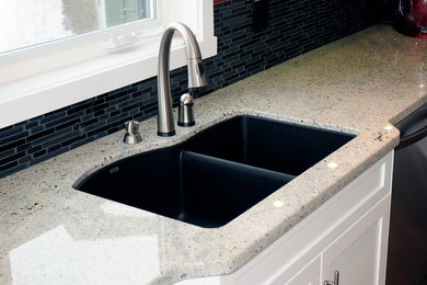 Example of a classic kitchen design in Vancouver