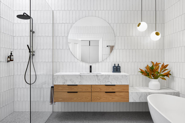 Modern Bathroom by smarterBATHROOMS+