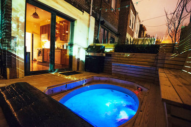 Inspiration for a mid-sized modern backyard deck remodel in Philadelphia with no cover