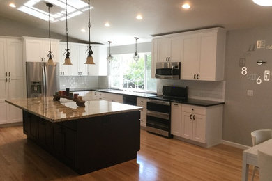 Kitchen - transitional kitchen idea in San Francisco
