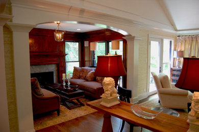Elegant living room photo in Chicago