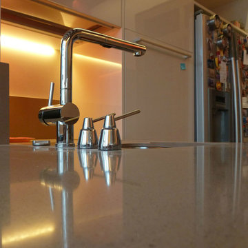 Cuisine avec plan de travail en quartz Silestone Toffee