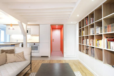 Living room - living room idea in Paris