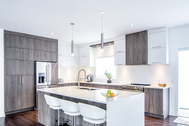 Photo of a modern kitchen in Montreal with with island and white benchtop.