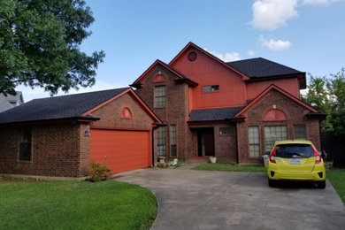 Example of a classic home design design in Dallas