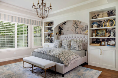 Example of a classic bedroom design in Houston