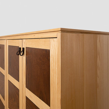 Low contemporary-style wardrobe, ideal for attic spaces or rooms with low ceilin