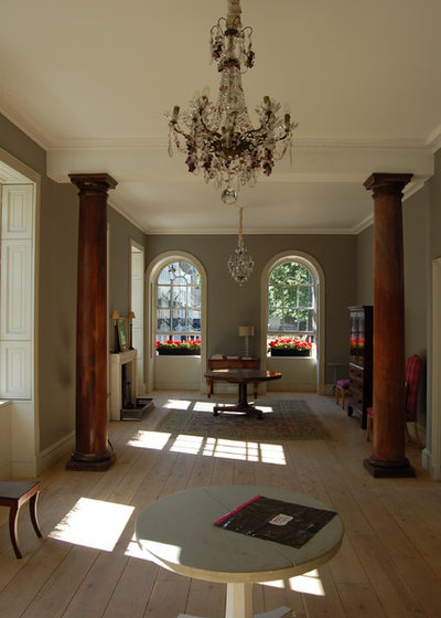 Классический Гостиная by Russell Taylor Architects