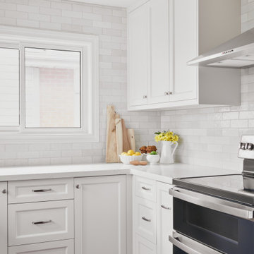 Sarah Elizabeth Interiors - Rhonda Valley Kitchen | Mississauga