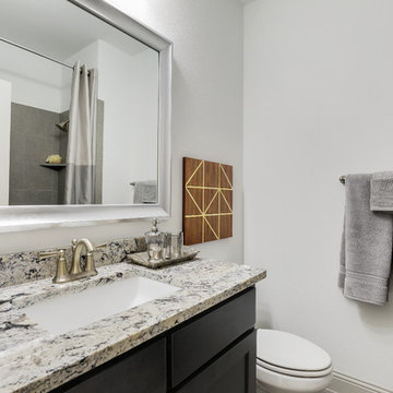 Dallas, Texas | Stonegate - Elite Berlin Secondary Bathroom