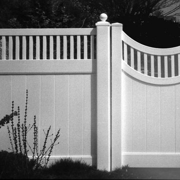 Tongue & Groove Fence with Picket Topper