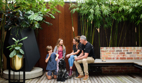 How Do I... Decorate My Outdoor Entertaining Area?