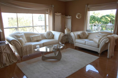 Example of a classic home design design in Vancouver