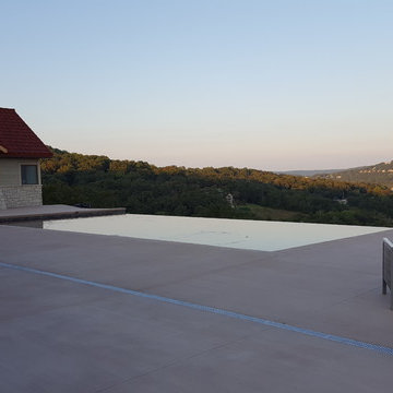 Blue Eye Missouri Vanishing Edge Pool