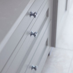 Farrow & Ball Painted Kitchen - Cupboard & Drawer Knobs