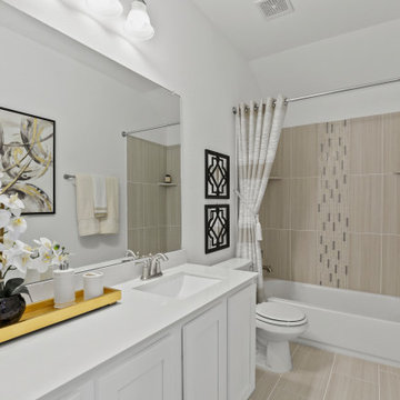Dallas, Texas | Heath Golf & Yacht Club - Premier Rosewood Secondary Bathroom